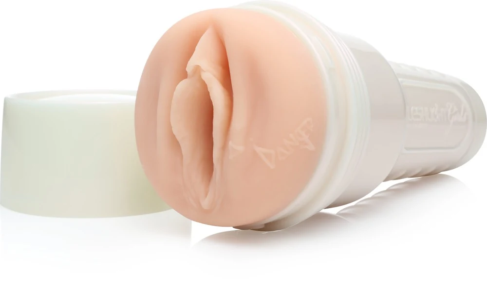 Abella Danger masturbator met Real Feel Super Skin