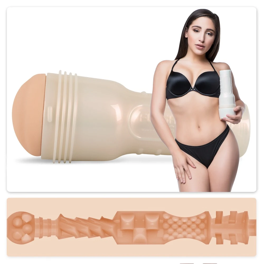 Abella Danger masturbator met Real Feel Super Skin